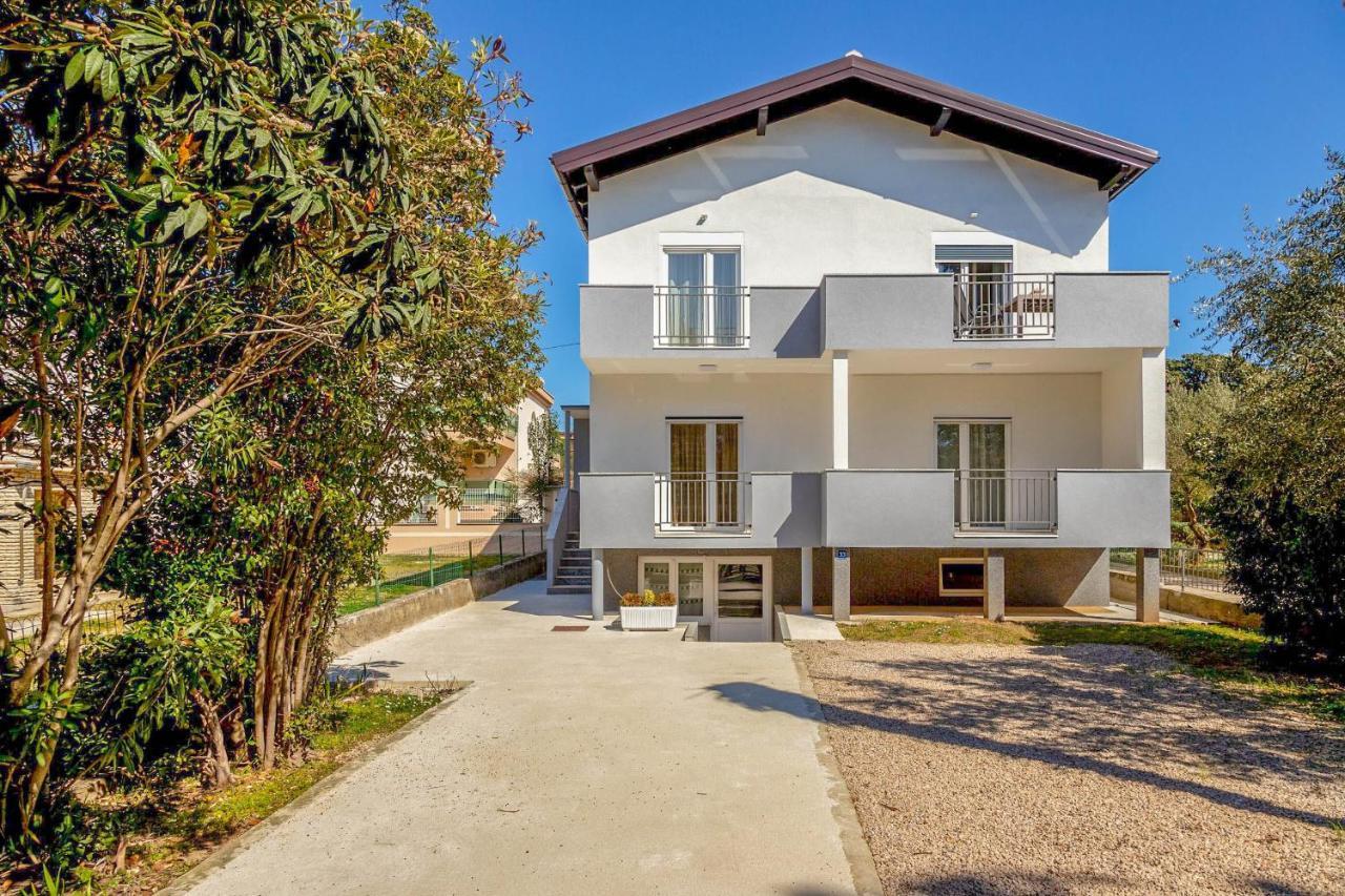 Apartment Lea Sveti Filip i Jakov Exteriör bild