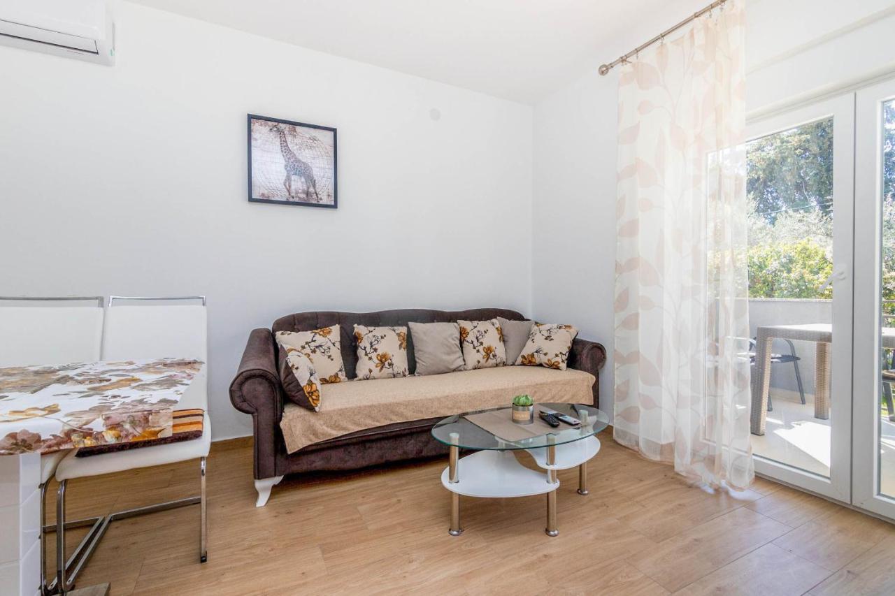 Apartment Lea Sveti Filip i Jakov Exteriör bild