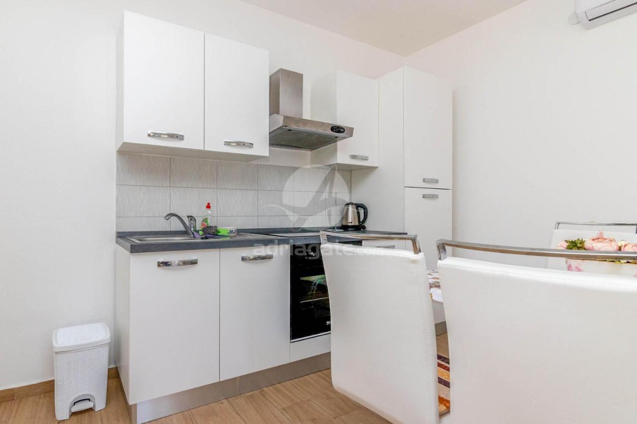 Apartment Lea Sveti Filip i Jakov Exteriör bild